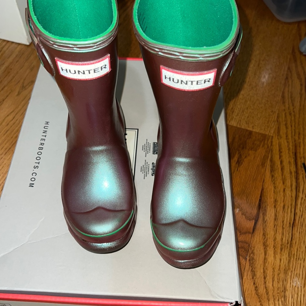 Girl hunter boot
